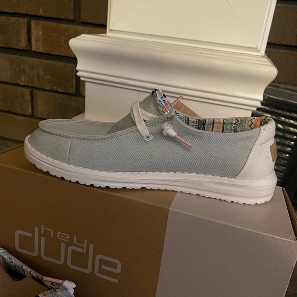 Hey Dude Women's Wendy Boho Light Denim Size 6 Shoes. New in the box. - Picture 3 of 3